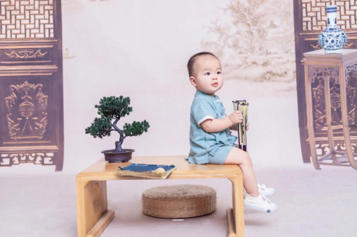 灯塔孕妇肚子上的黑线